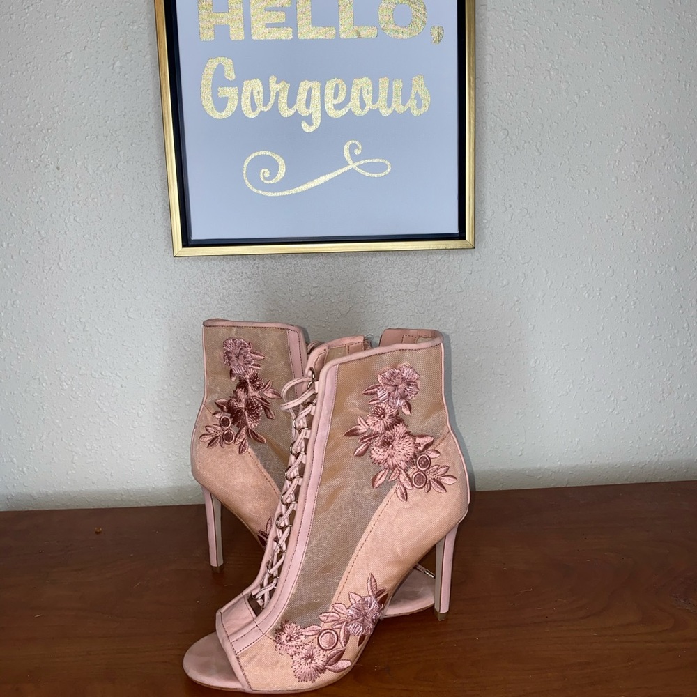 Gianni Bini Pink Janan Floral Mesh Laceup Shooties